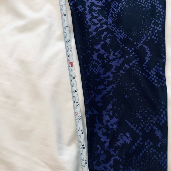 Plus Size 3X Purple Snake Skin Athletic Crops Yoga Capris Silver Icing - Picture 7 of 7